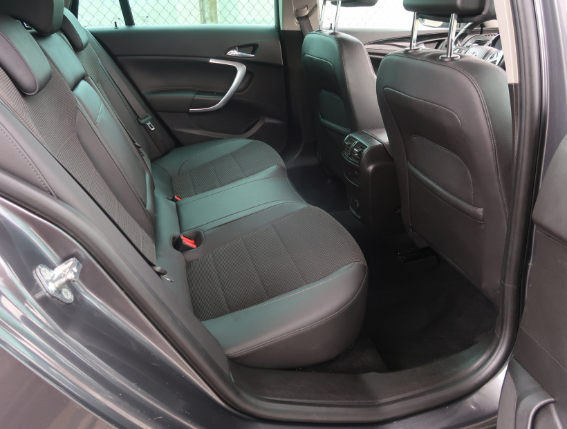 Opel Insignia, 2011