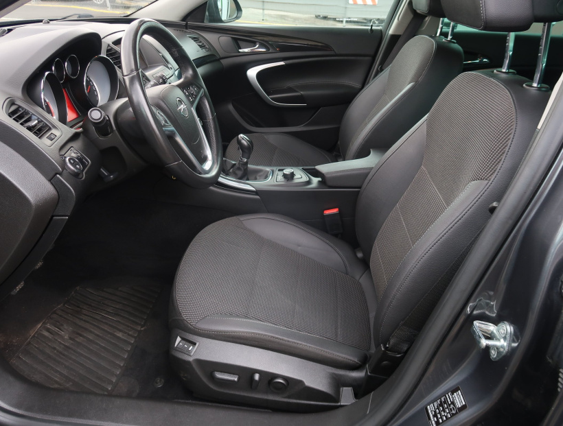 Opel Insignia, 2011