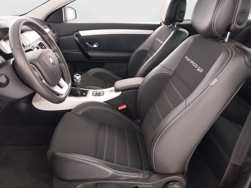 Renault Laguna, 2011