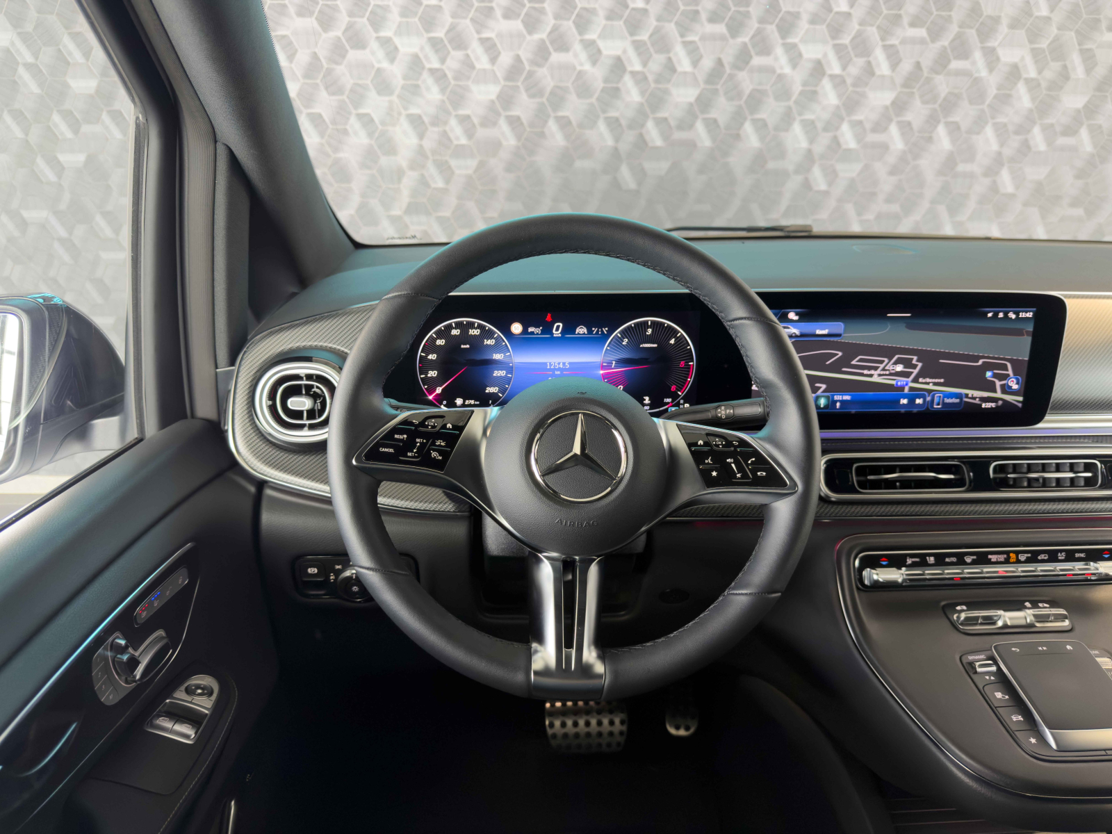 Mercedes-Benz V - 2025