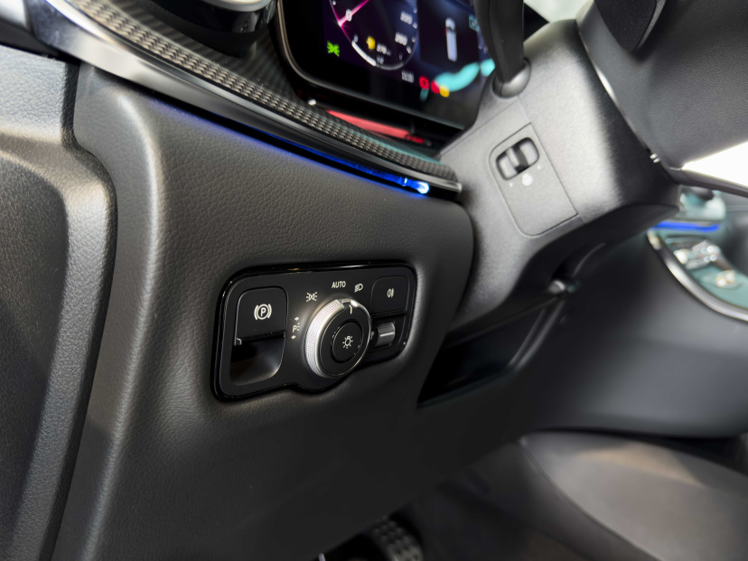 Mercedes-Benz V, 2025