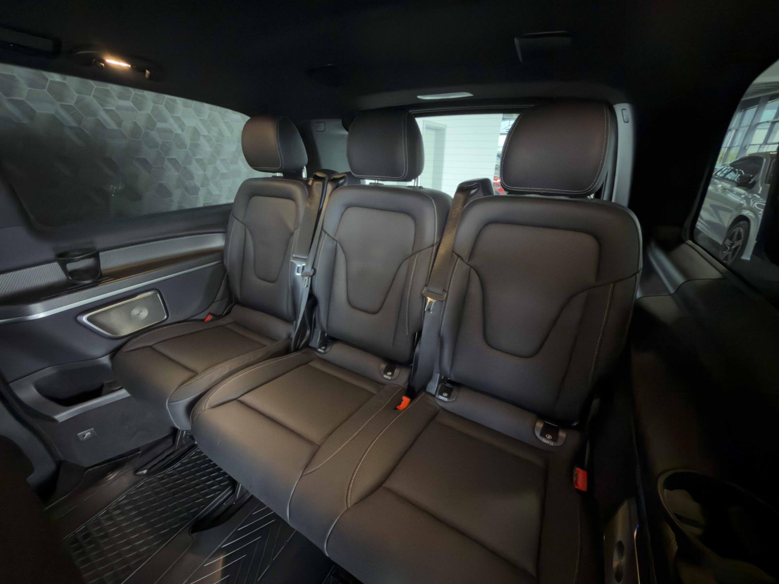 Mercedes-Benz V - 2025