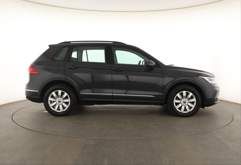 Volkswagen Tiguan, 2022