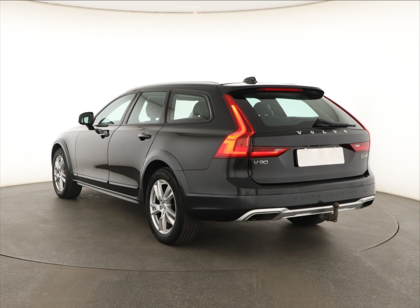 Volvo V90 Cross Country, 2017