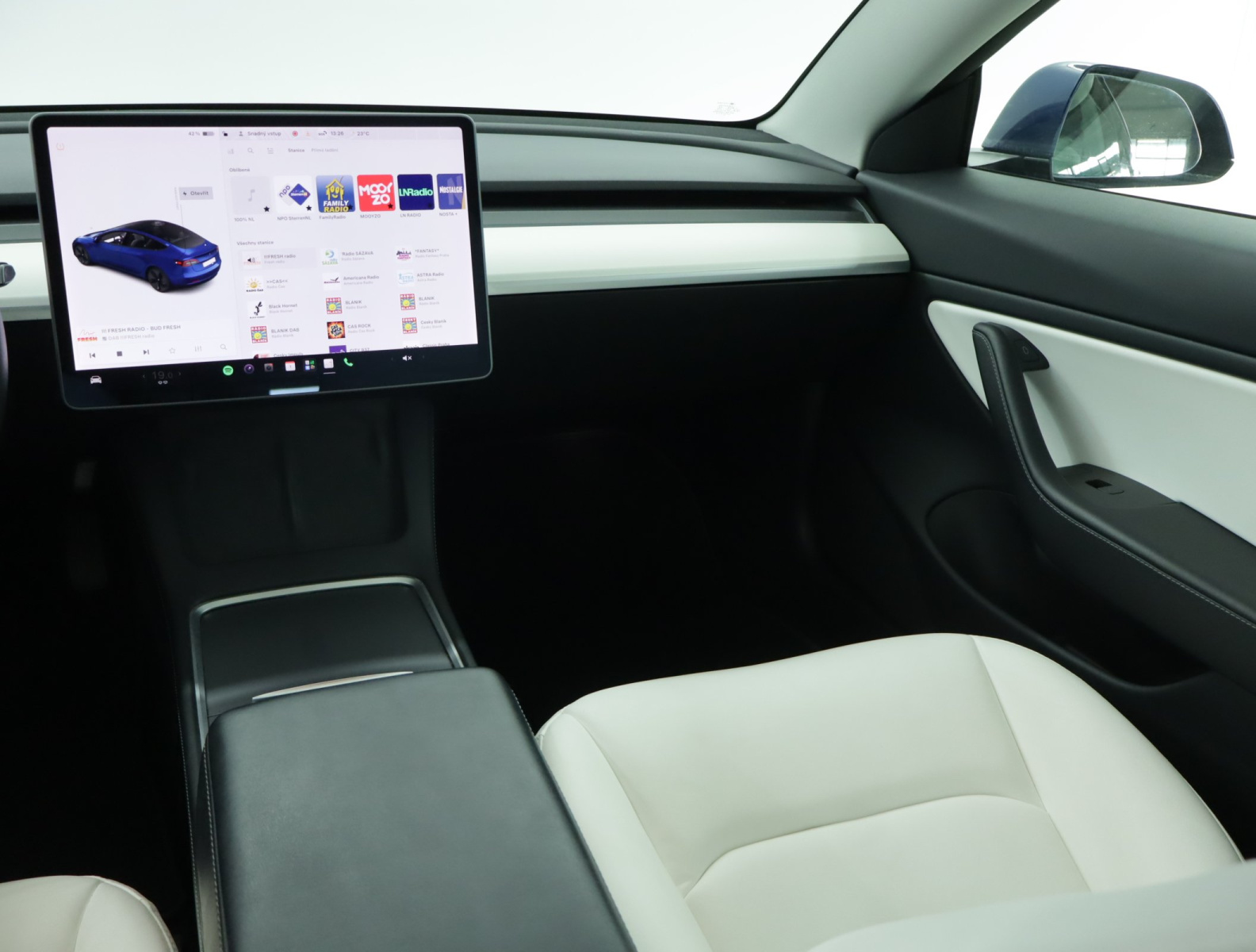Tesla Model 3 Long Range AWD – fotografie 11