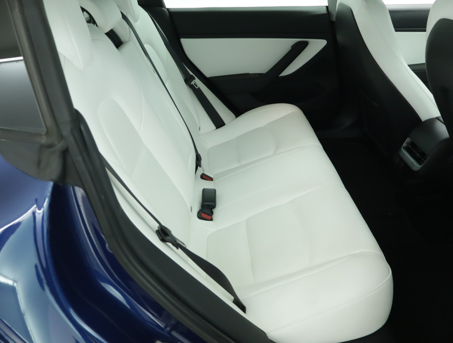 Tesla Model 3 Long Range AWD – fotografie 13