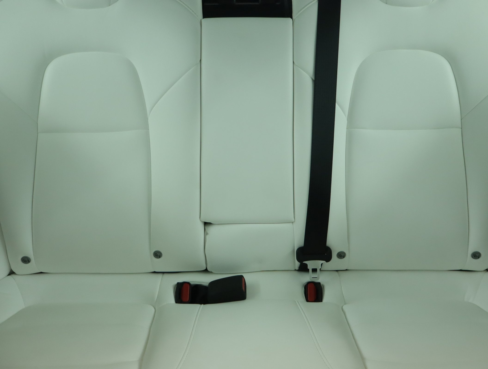 Tesla Model 3 Long Range AWD – fotografie 14