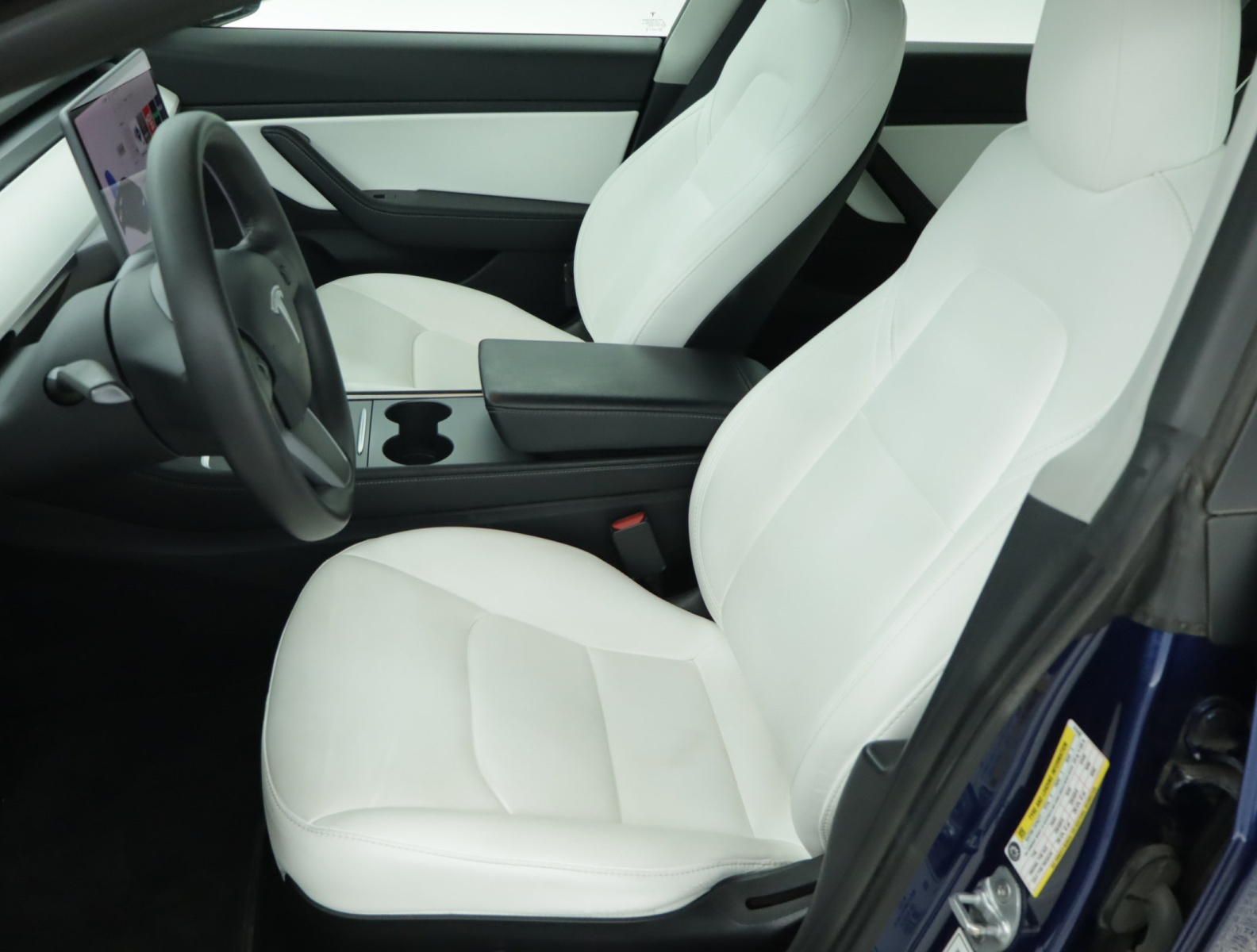 Tesla Model 3 Long Range AWD – fotografie 16