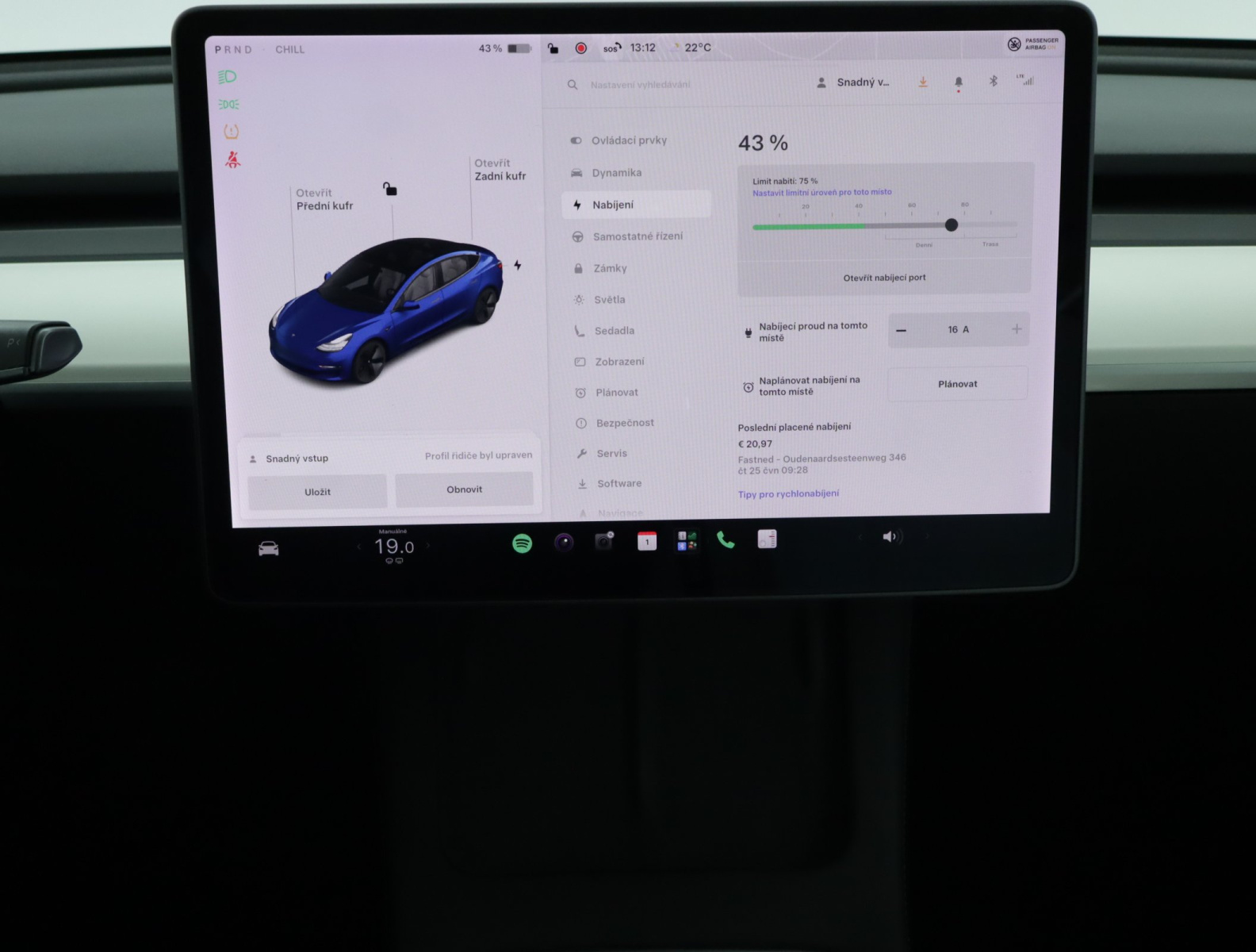 Tesla Model 3 Long Range AWD – fotografie 17