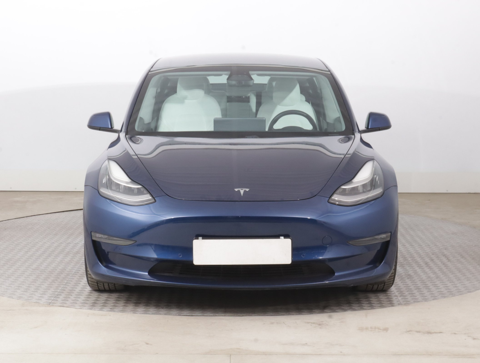 Tesla Model 3 Long Range AWD – fotografie 2