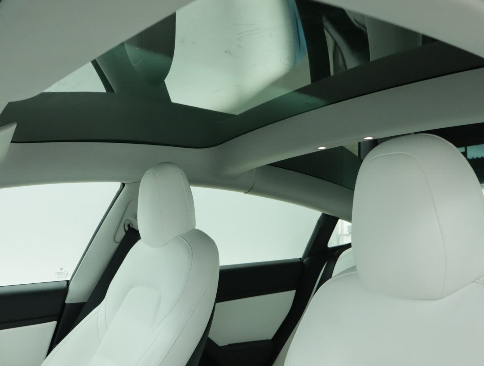 Tesla Model 3 Long Range AWD – fotografie 21