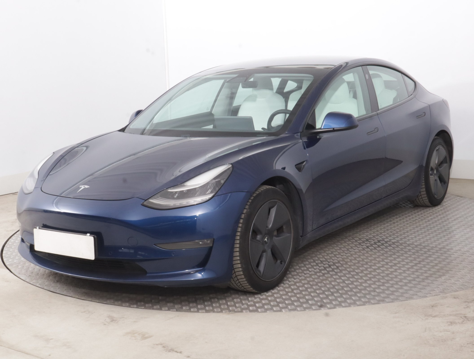 Tesla Model 3 Long Range AWD – fotografie 3