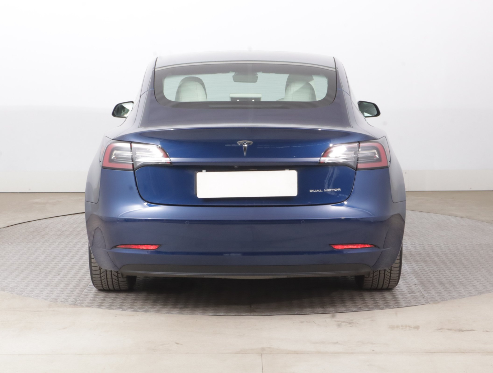 Tesla Model 3 Long Range AWD – fotografie 6