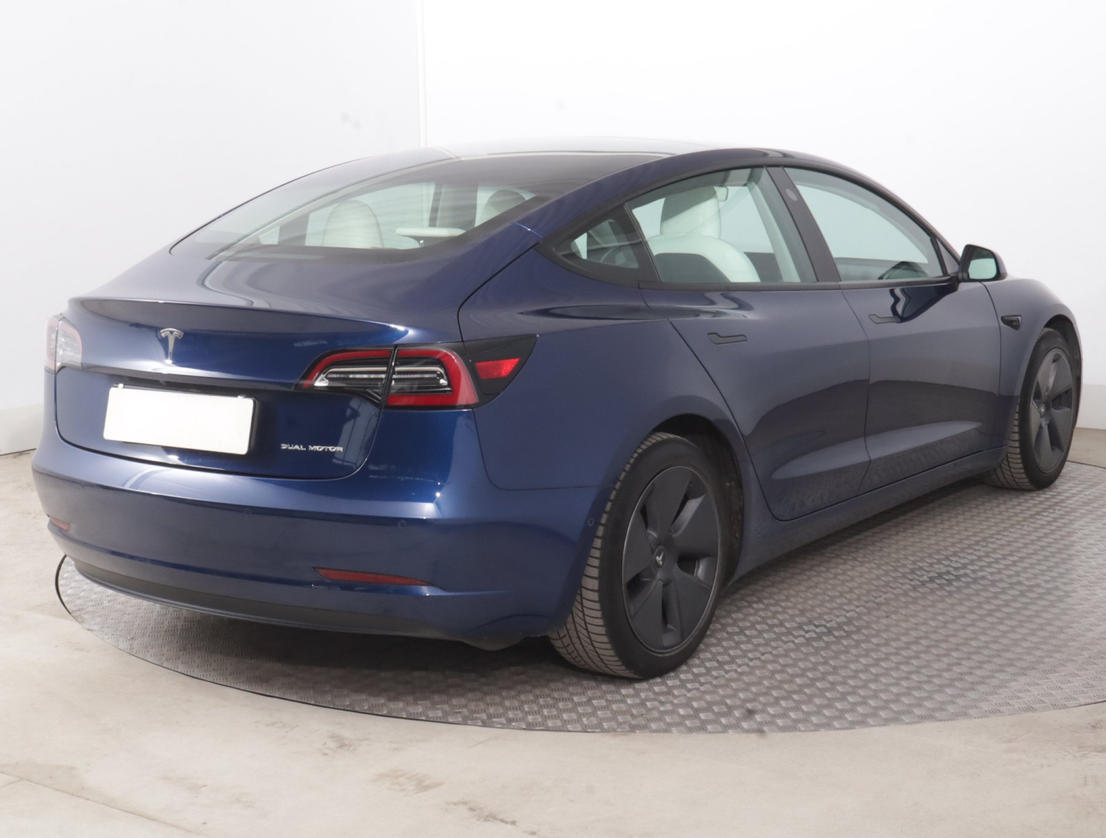 Tesla Model 3 Long Range AWD – fotografie 7