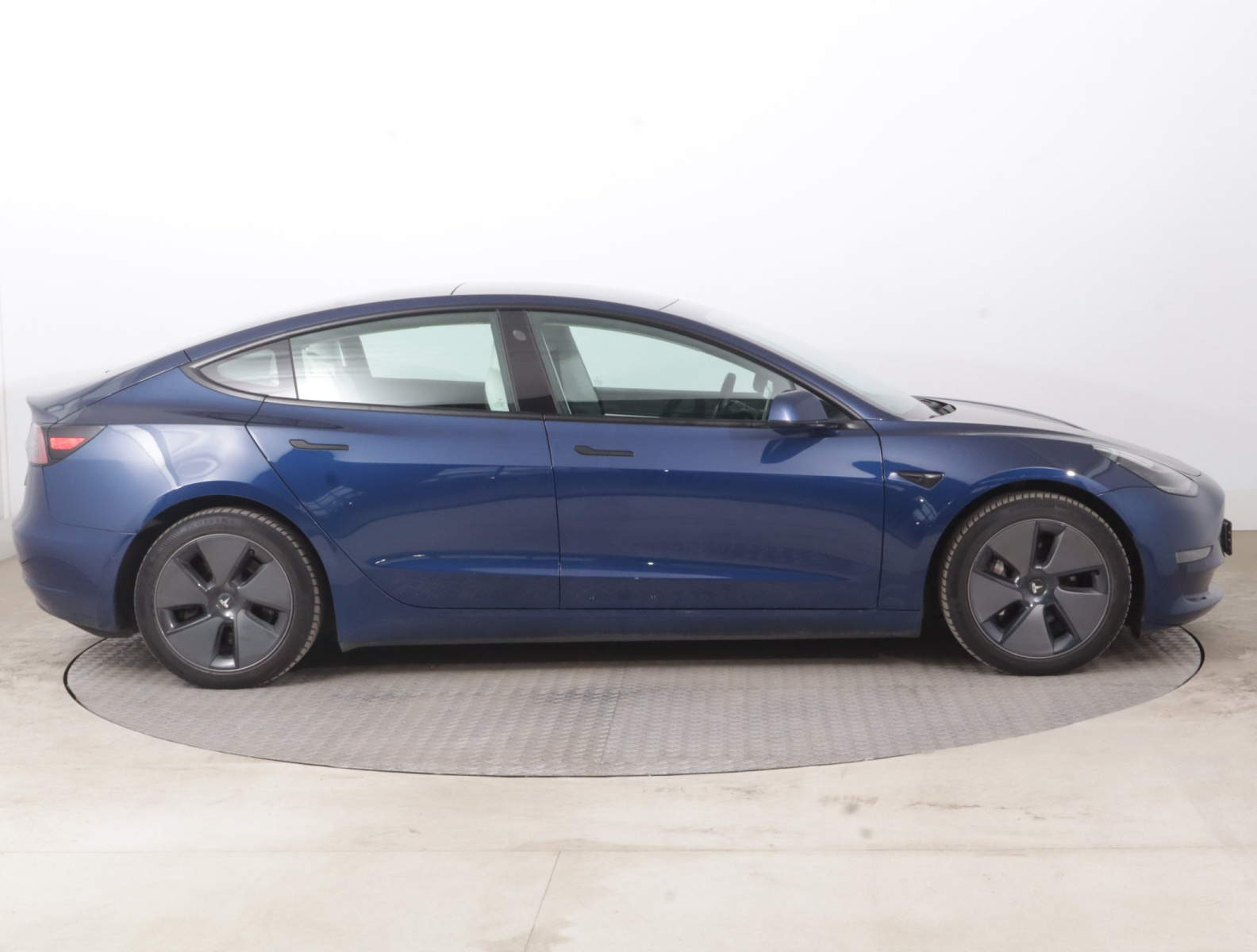 Tesla Model 3 Long Range AWD – fotografie 8