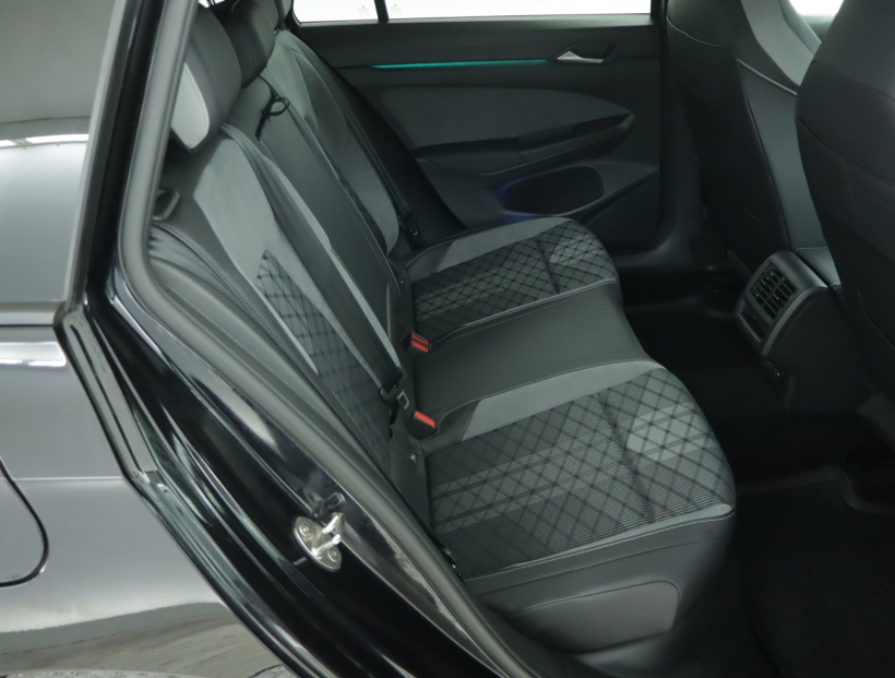 Volkswagen Golf, 2022