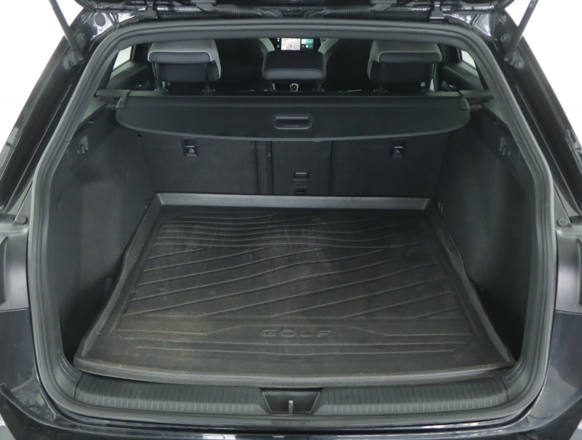 Volkswagen Golf, 2022