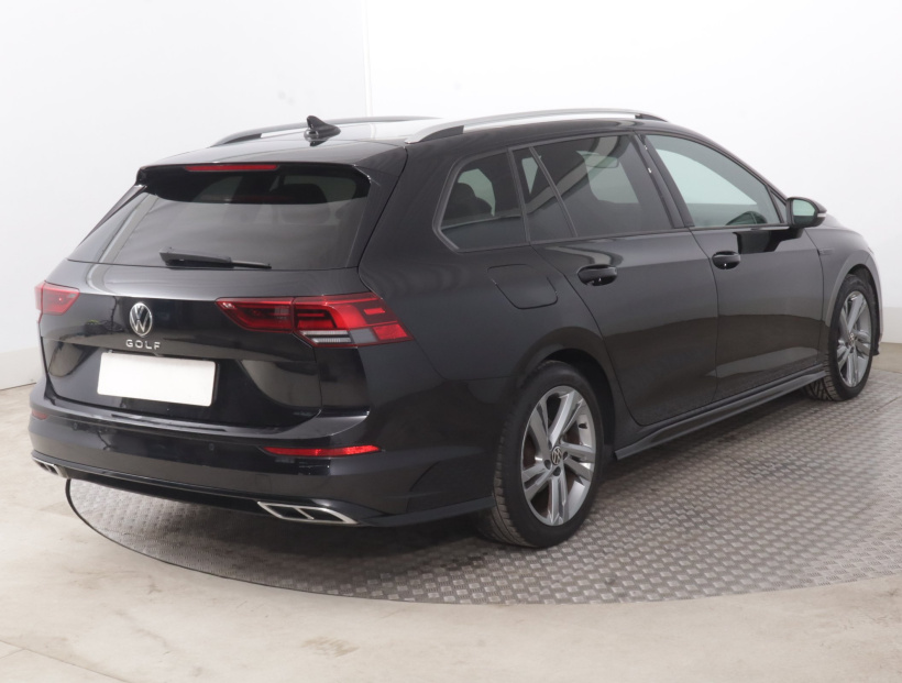 Volkswagen Golf, 2022