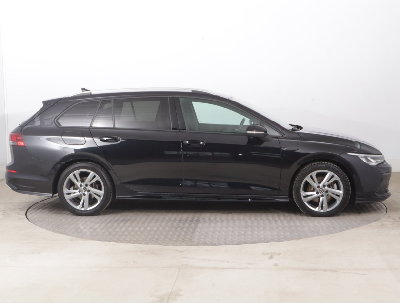Volkswagen Golf, 2022