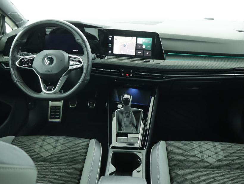 Volkswagen Golf, 2022