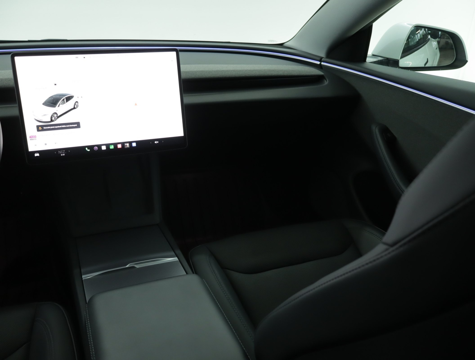 Tesla Model 3 Standard Range Plus – fotografie 11