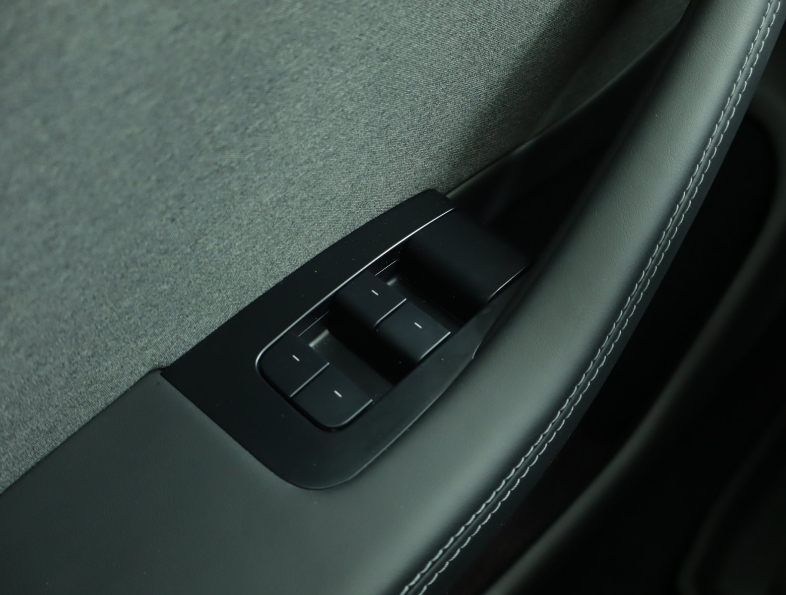 Tesla Model 3 Standard Range Plus – fotografie 24