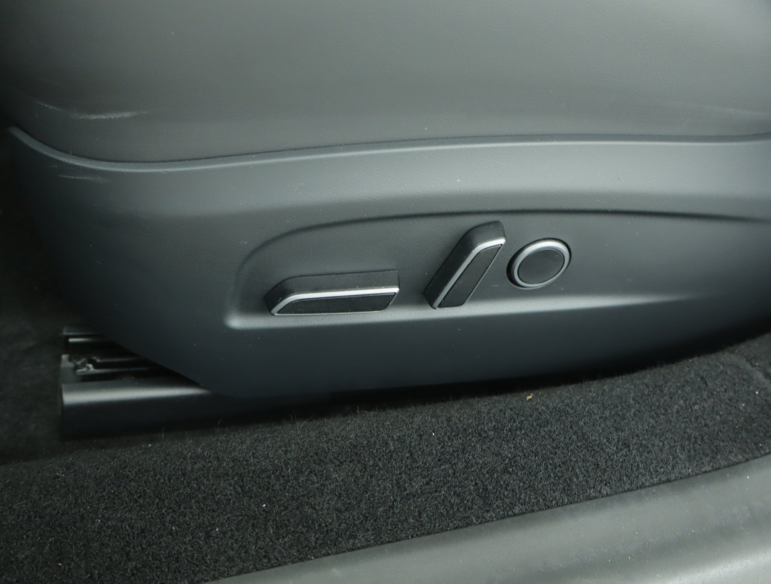 Tesla Model 3 Standard Range Plus – fotografie 26