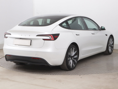 Tesla Model 3 - 2023