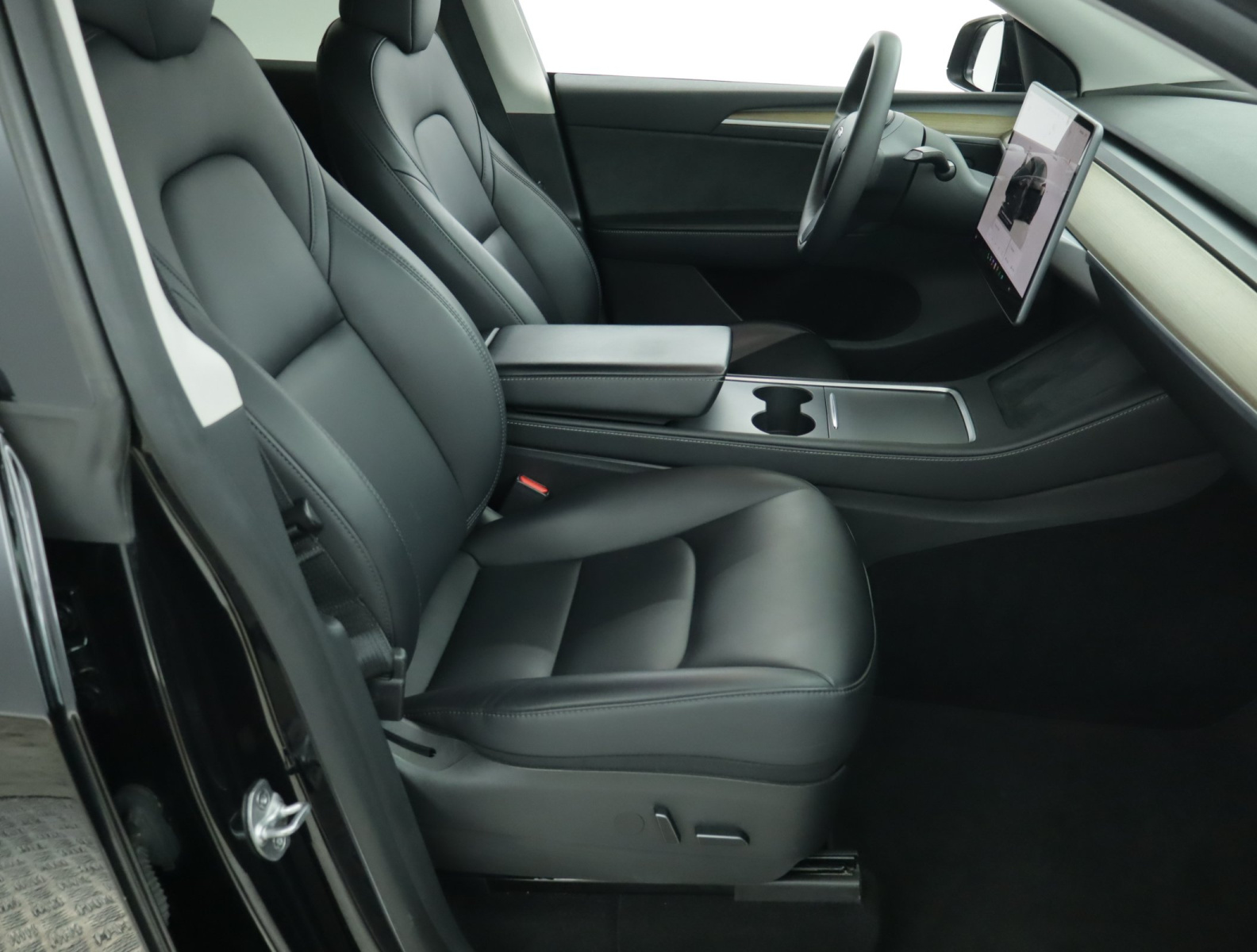 Tesla Model Y Long Range AWD – fotografie 12
