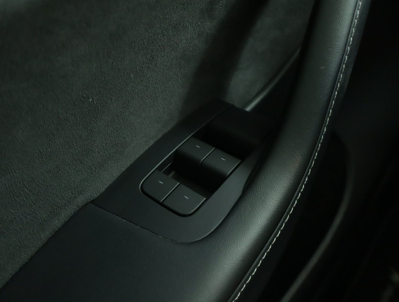 Tesla Model Y Long Range AWD – fotografie 22