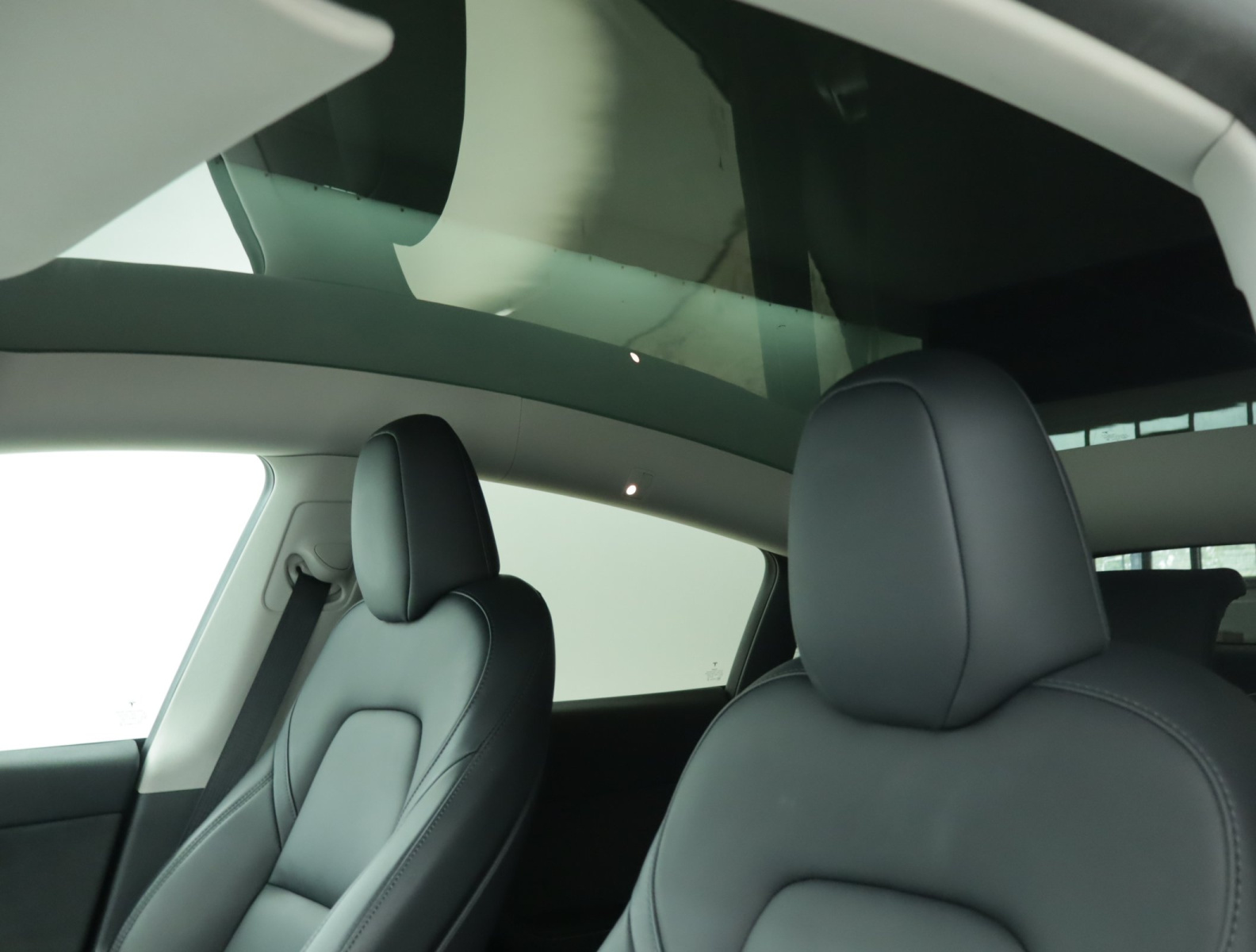 Tesla Model Y Long Range AWD – fotografie 25
