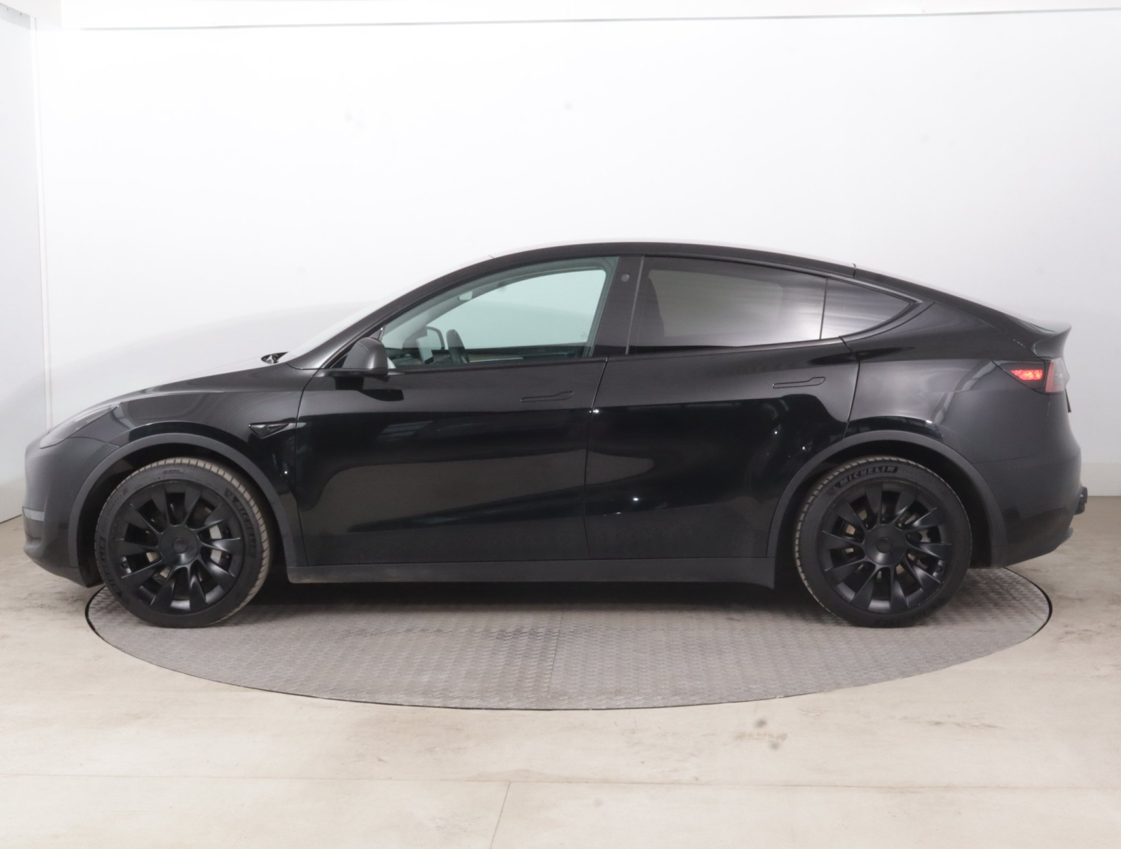 Tesla Model Y Long Range AWD – fotografie 4