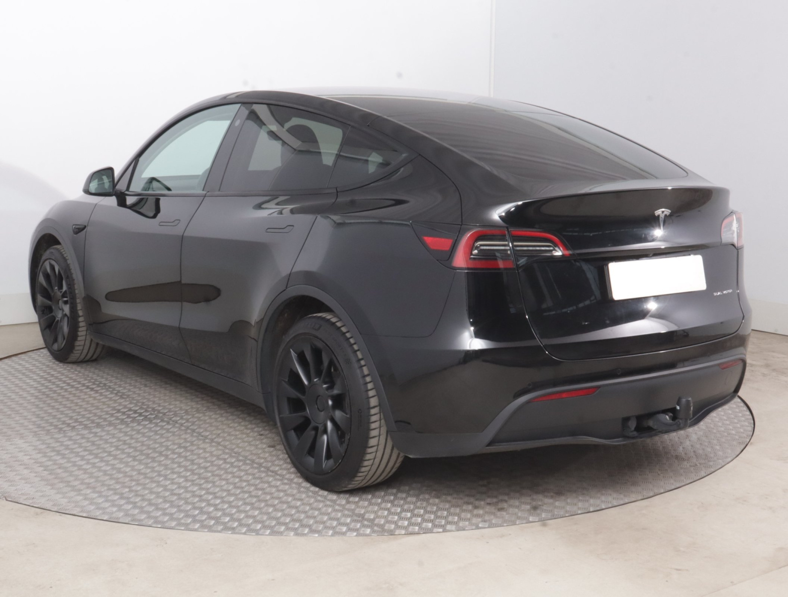 Tesla Model Y Long Range AWD – fotografie 5