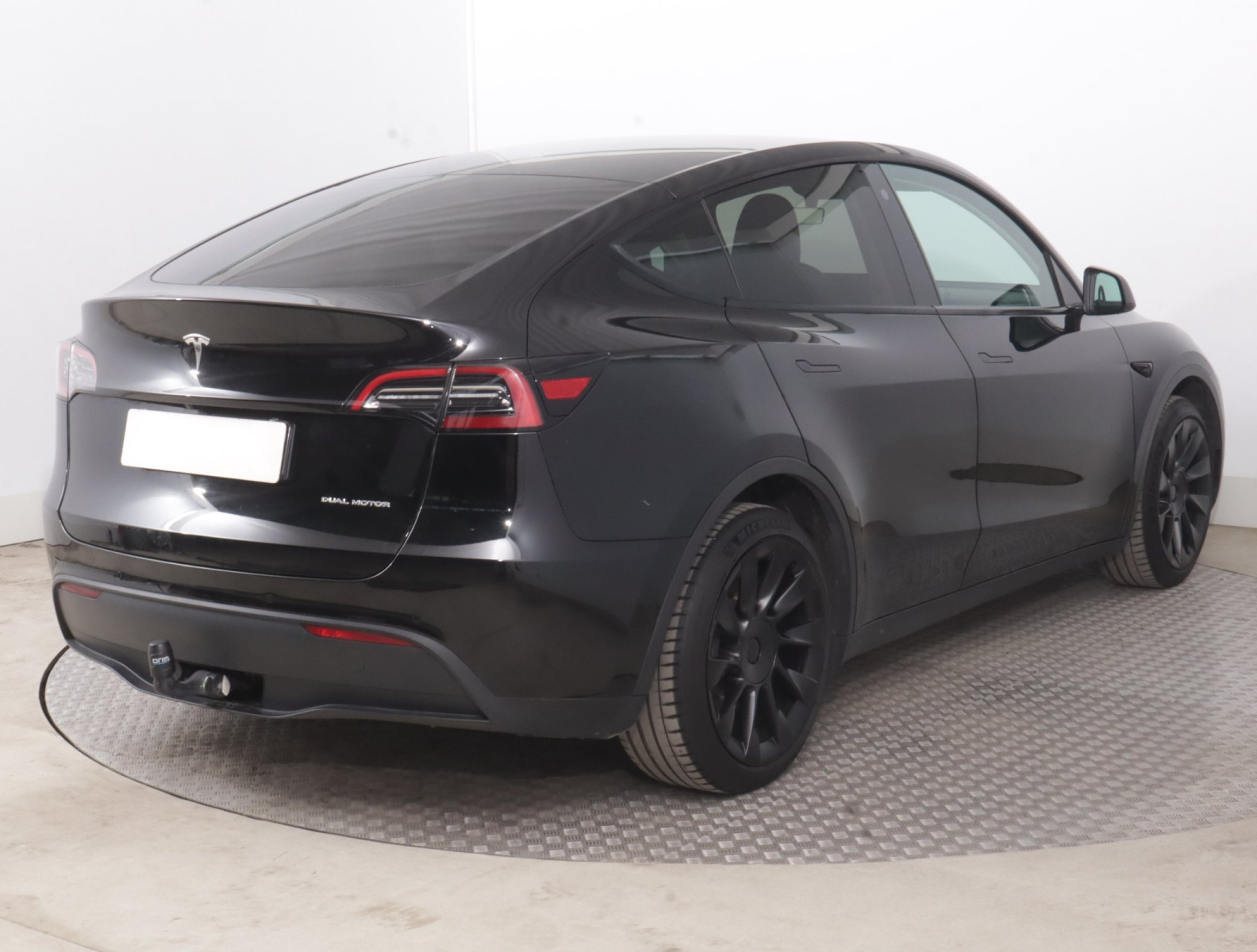 Tesla Model Y Long Range AWD – fotografie 7