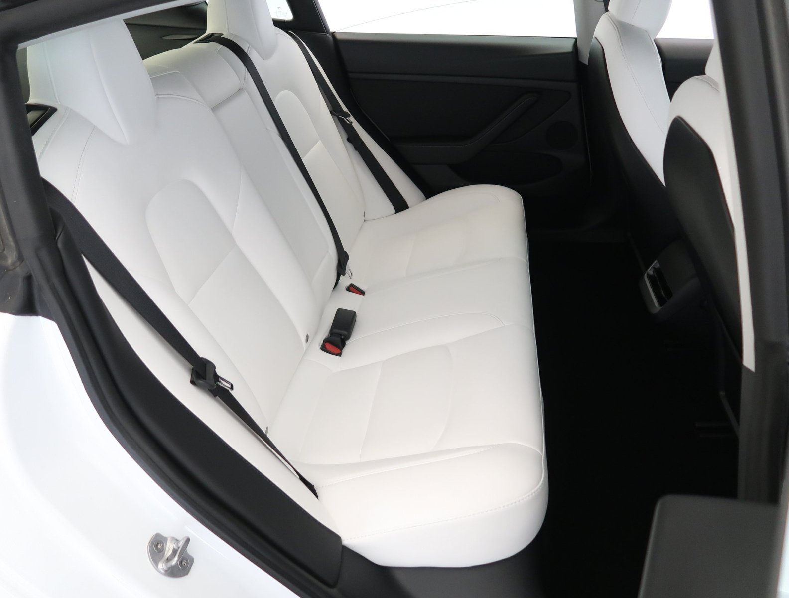 Tesla Model 3 Long Range AWD – fotografie 13