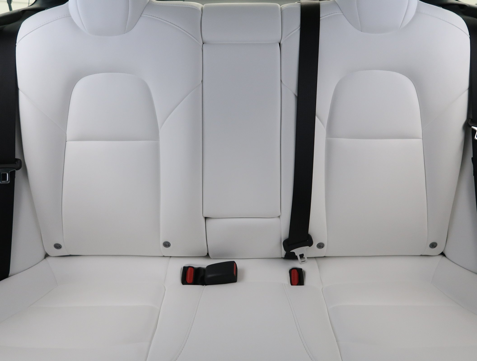 Tesla Model 3 Long Range AWD – fotografie 14