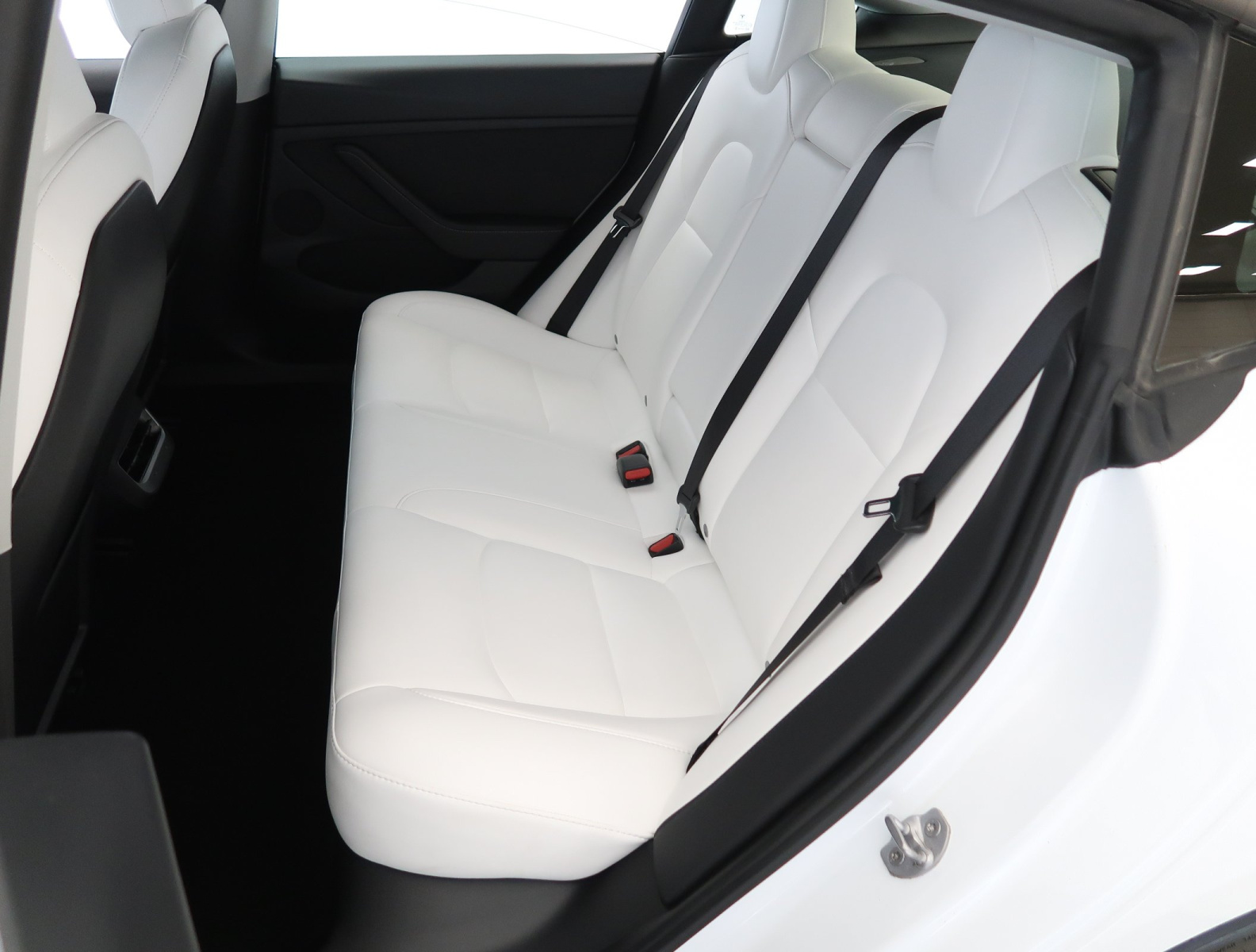 Tesla Model 3 Long Range AWD – fotografie 15