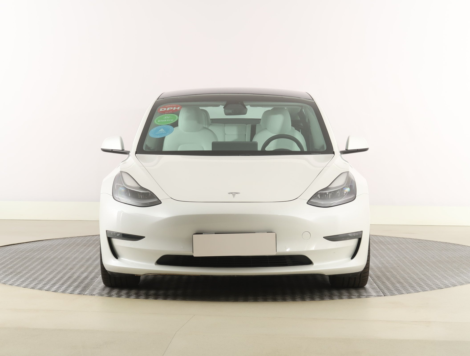 Tesla Model 3 Long Range AWD – fotografie 2
