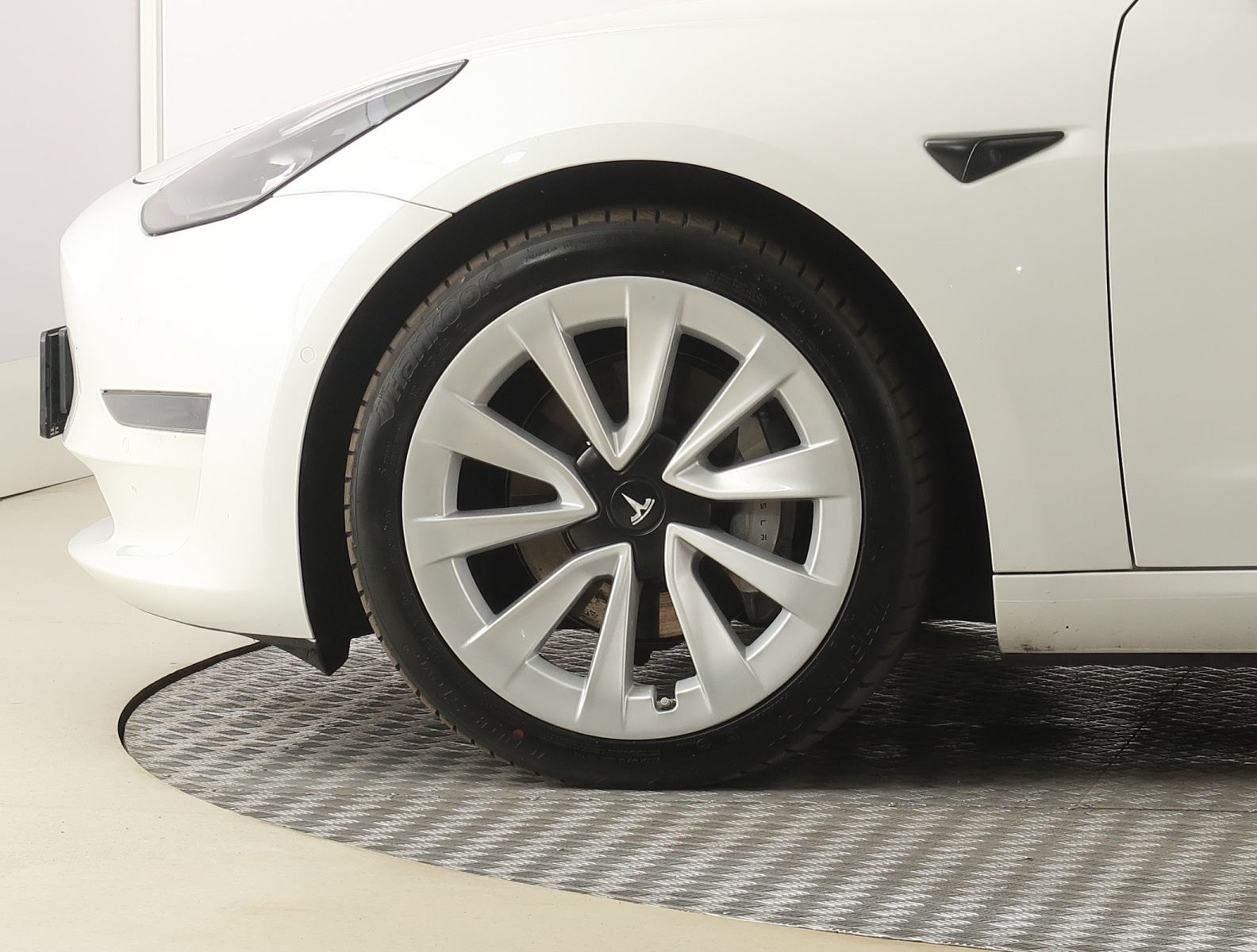 Tesla Model 3 Long Range AWD – fotografie 20