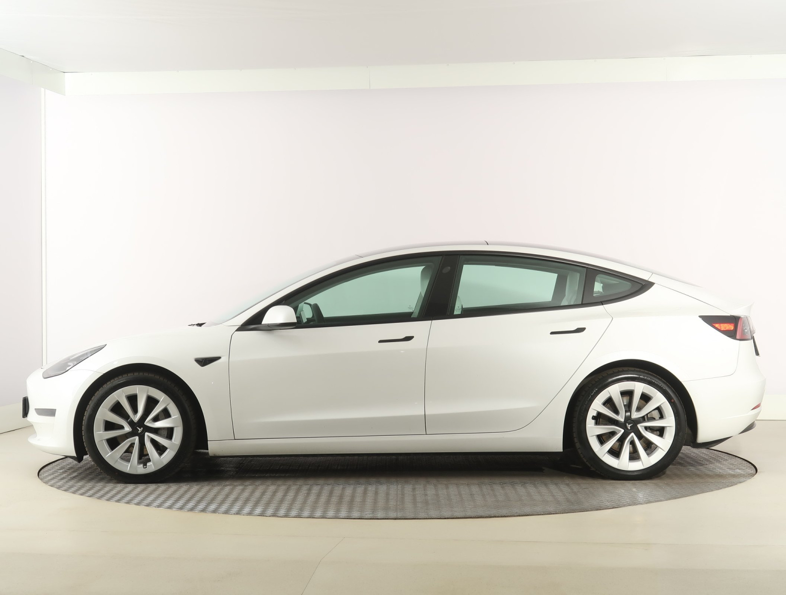 Tesla Model 3 Long Range AWD – fotografie 4