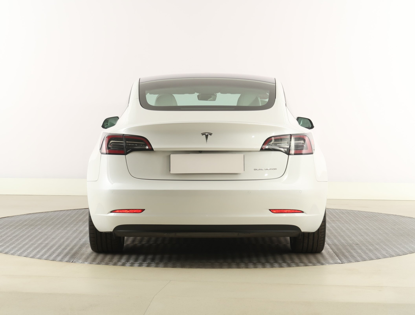Tesla Model 3 Long Range AWD – fotografie 6