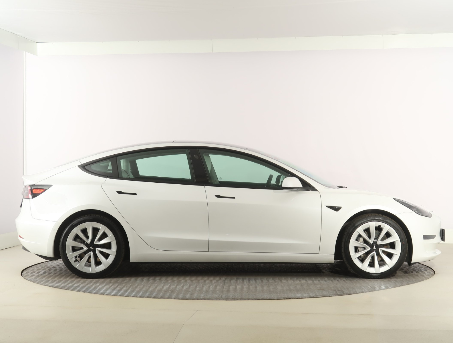 Tesla Model 3 Long Range AWD – fotografie 8