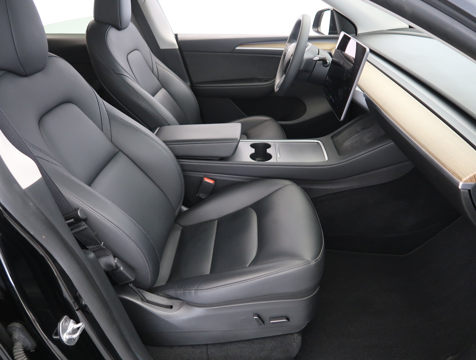 Tesla Model Y Long Range AWD – fotografie 12