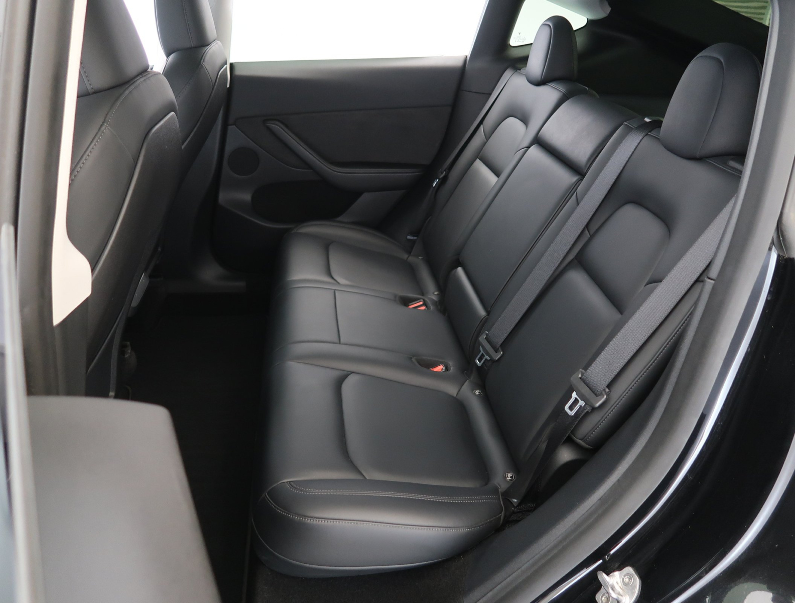 Tesla Model Y Long Range AWD – fotografie 15