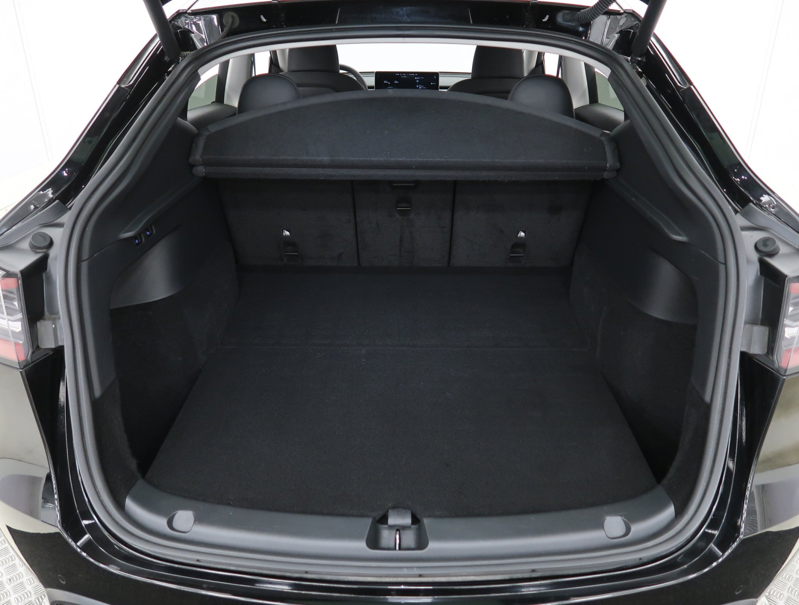 Tesla Model Y Long Range AWD – fotografie 19