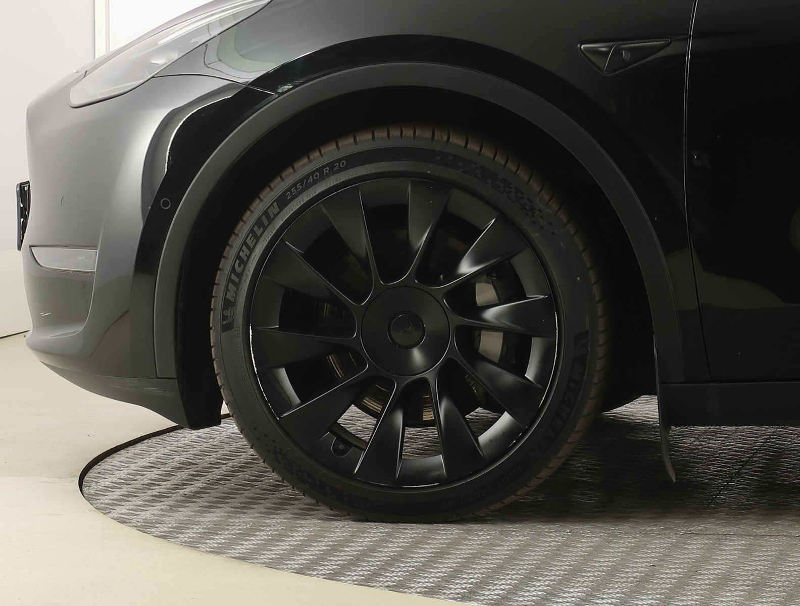 Tesla Model Y Long Range AWD – fotografie 20