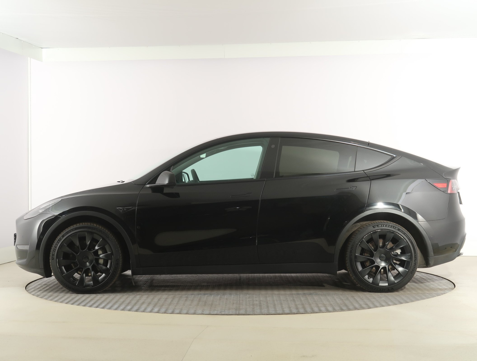 Tesla Model Y Long Range AWD – fotografie 4