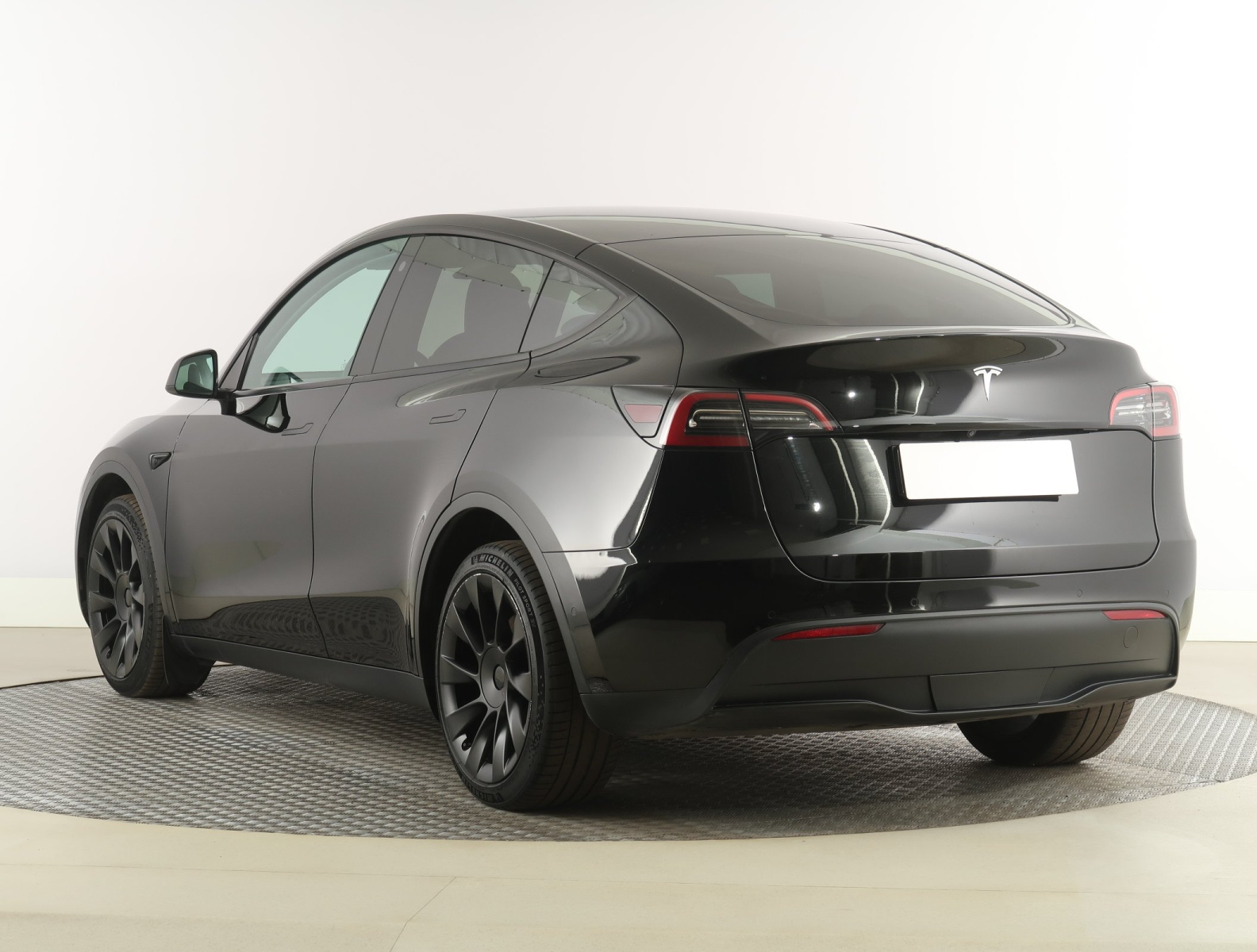 Tesla Model Y Long Range AWD – fotografie 5