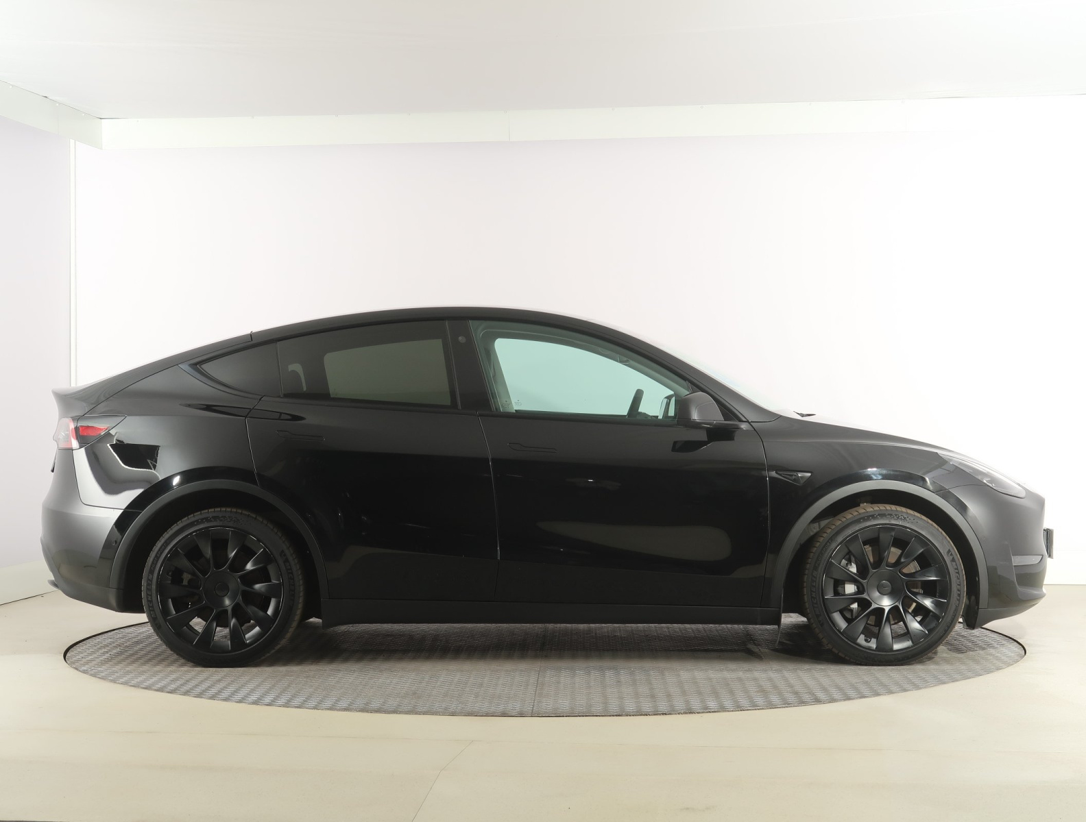 Tesla Model Y Long Range AWD – fotografie 8