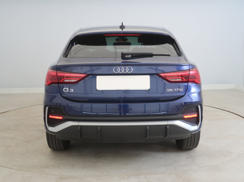 Audi Q3 Sportback, 2021